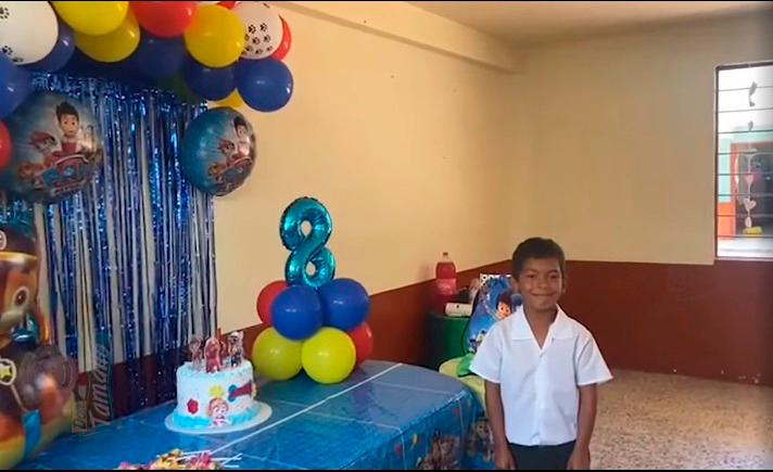 En video | Esta es la historia del niño que conmueve las redes por su  primera fiesta de cumpleaños en Ebéjico