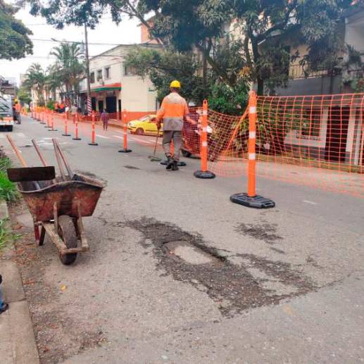 El contrato comprende la reparación de la malla vial de la ciudad. FOTO: EL COLOMBIANO