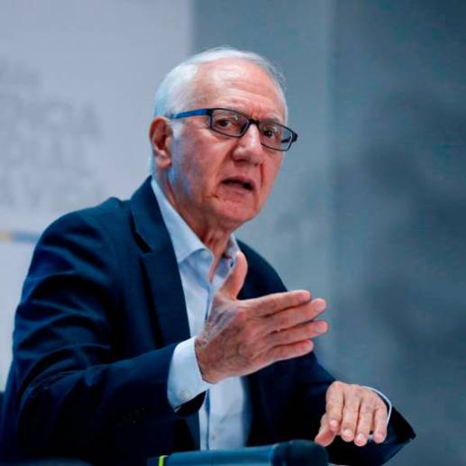 Guillermo Jaramillo, ministro de Salud, advirtió sobre el hueco que habría en el presupuesto de su cartera en 2024. FOTO CORTESÍA 
