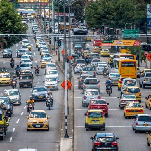 Más de 1,4 millones de carros salen de circulación en el pico y placa. <b>FOTO ARCHIIVO</b>