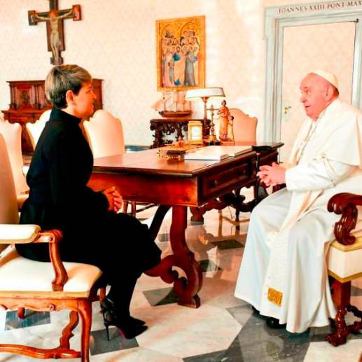 La primera dama, Verónica Alcocer, ya se había reunido con el Papa en Italia. FOTO: Cortesía