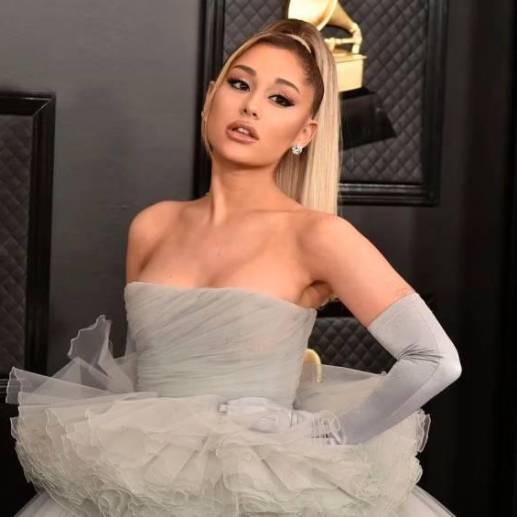 La cantante estadounidense tiene 30 años y su boda ocurrió en mayo de 2021. A la ceremonia solo asistieron 20 personas. Este mes de julio de 2023 se confirmó la ruptura con Dalton Gómez. 