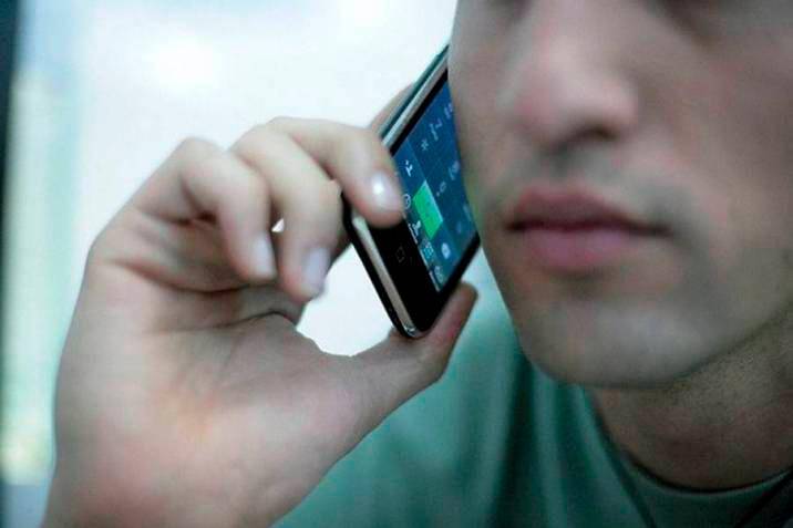 Los colombianos usan el celular 9 horas al día, según la Ocde. FOTO: ARCHIVO