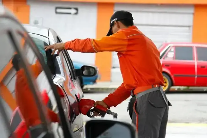 La gasolina tiene valores similares al precio internacional.