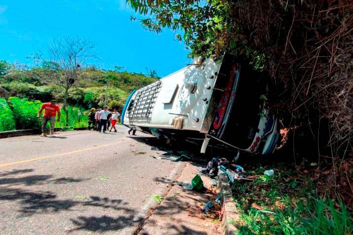 El accidente ocurrió en la mañana de este sábado en el sector de Floridablanca, Santander. FOTO: Tomada de Vanguardia. 