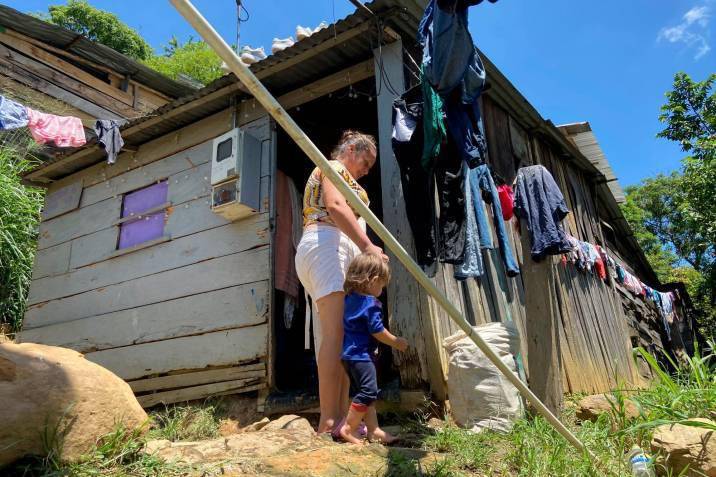 Para que una persona en Colombia se considere pobre monetaria extrema debe tener ingresos mensuales por debajo de $218.846, y para ser pobre monetario debe ganar menos de $435.375 al mes. FOTO: Colprensa.