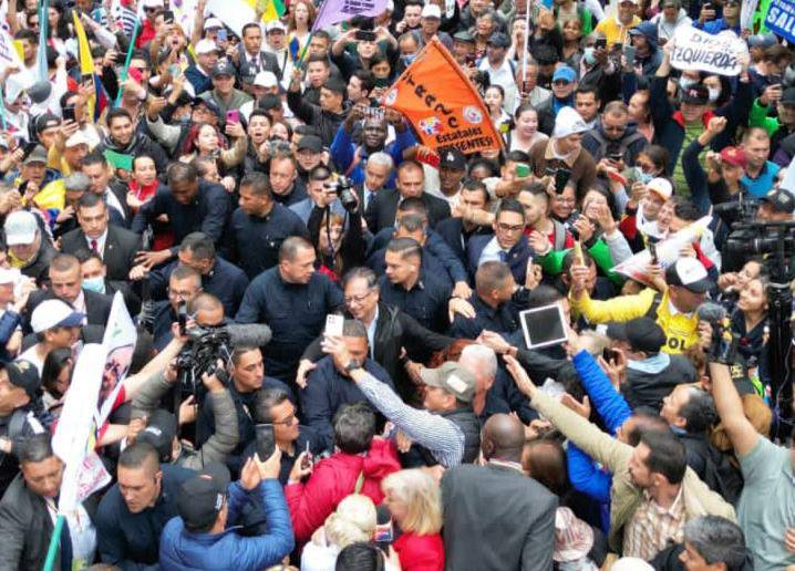Durante las manifestaciones a las que citó, el presidente Gustavo Petro cuestionó duramente al fiscal Francisco Barbosa por los allanamientos del caso Laura Sarabia. FOTO Presidencia