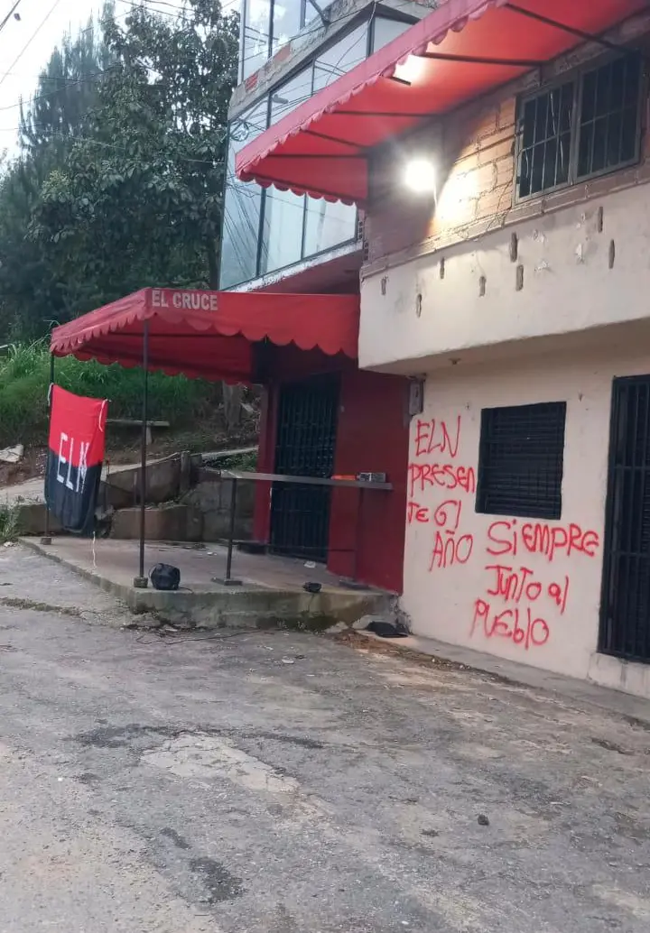 Grafiti del ELN en una carretera de Yarumal, Antioquia. FOTO: CORTESÍA.