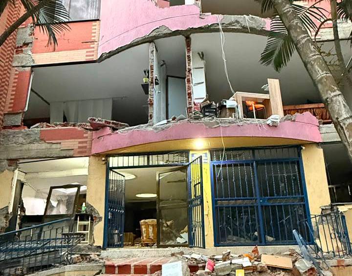 Así quedó el edificio donde reside como inquilina Katherine Marmolejo, en el sur de Cali. Foto: cortesía