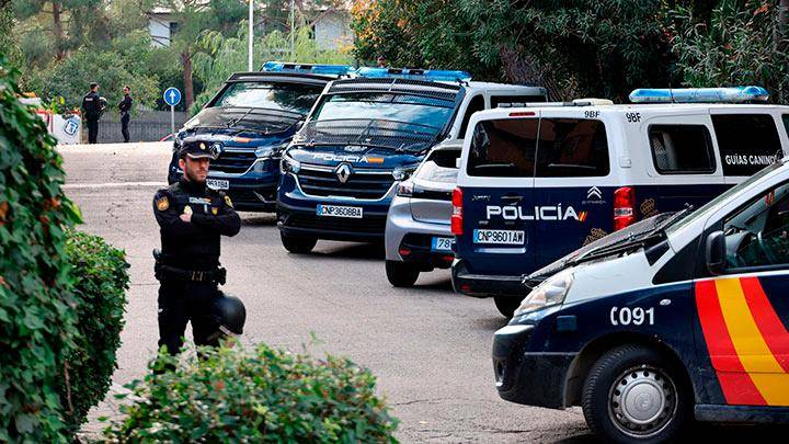 La Policía de España reforzó la vigilancia en los alrededores de la Embajada de Ucrania, en Madrid. FOTO cortesía.