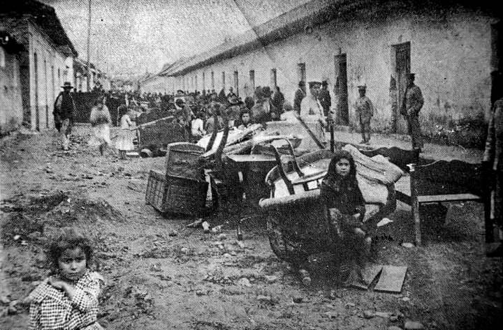 Los habitantes de Bogotá en esa época abandonaron sus viviendas y prefirieron dormir durante varias semanas en la calle por temor a otro terremoto. FOTO: Tomada de X (antes Twitter) @historia_bogota