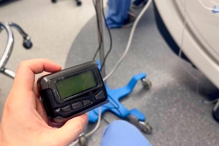 Estos aparatos permiten recibir mensajes, alertas sonoras, entre otros, utilizando su propia radiofrecuencia, sin pasar por las redes de telefonía móvil. Foto: GETTY