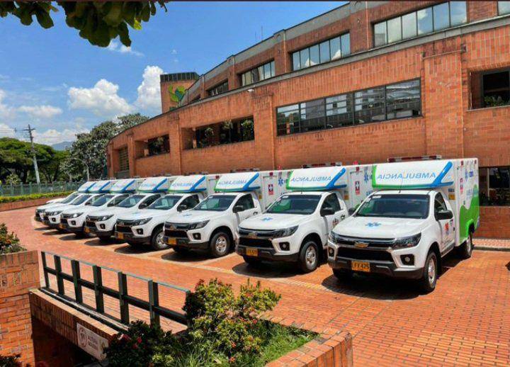 Imagen para ilustrar la entrega simbólica de las 23 ambulancias a municipios de Antioquia. FOTO: Cortesía