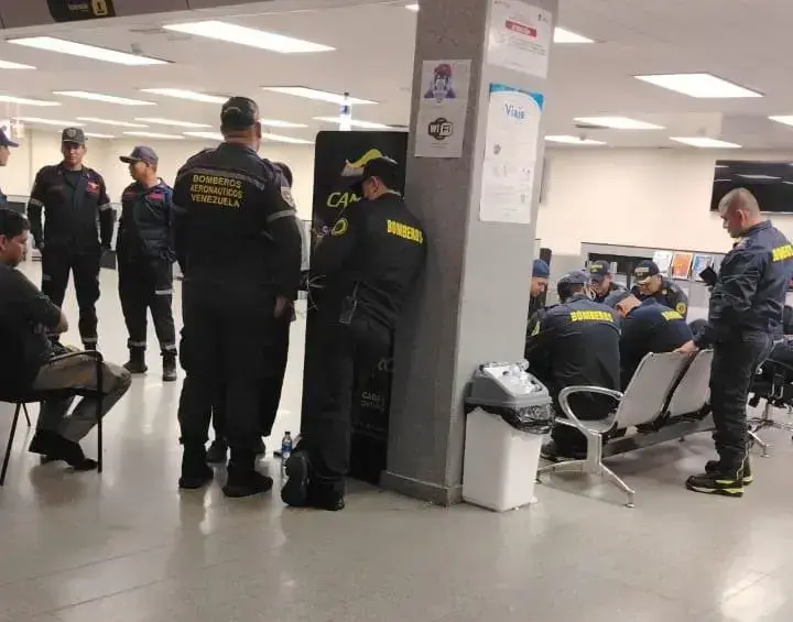 Bomberos de Medellín ya están en Venezuela; pero desde la Cancillería de Colombia exigieron coordinación exclusiva con el Gobierno nacional. Foto: cortesía