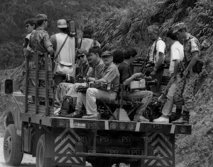 Diego Sánchez señala que fue el primer periodista que ingresó a los terrenos de La Catedral, en Envigado, cuando la cárcel estaba en proceso de construcción. FOTO: CORTESÍA.
