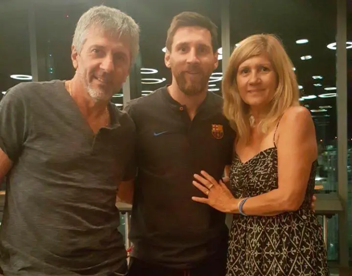 Jorge con su hijo Lionel y su esposa, Celia. FOTO: Instagram Jorge so.le