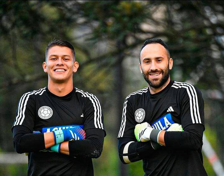 David Ospina junto al portero del Cali, Alejandro Rodríguez, que también fue convocado a la Selección. FOTO @FCFSeleccionCol