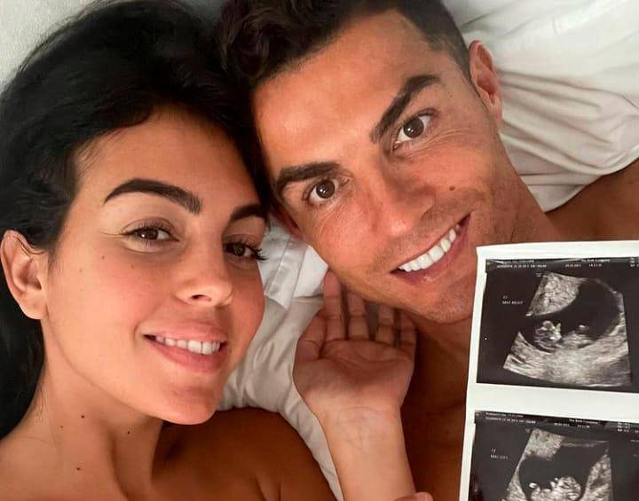 Cristiano Ronaldo y su pareja anunciaron el embarazo a través de esta imagen publicada en las redes sociales del futbolista. FOTO INSTAGRAM CRISTIANO RONALDO