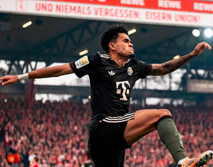 Esta fue la celebración de Lucho cuando logró ese golazo. FOTO @FCBayernES