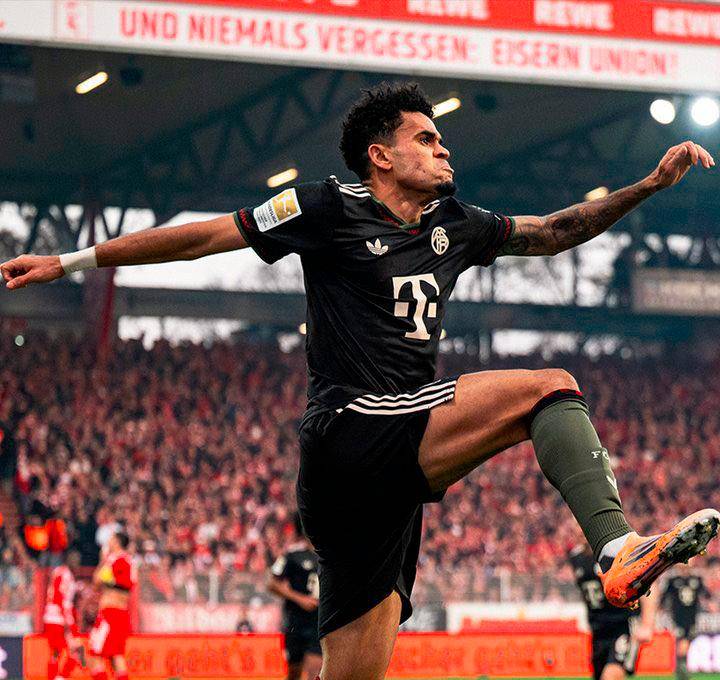 Esta fue la celebración de Lucho cuando logró ese golazo. FOTO @FCBayernES