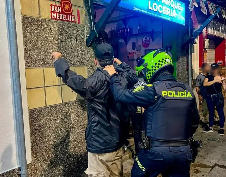 imagen de referencia de un operativo policial en un bar del municipio de Caldas. FOTO: imagen tomada de redes.