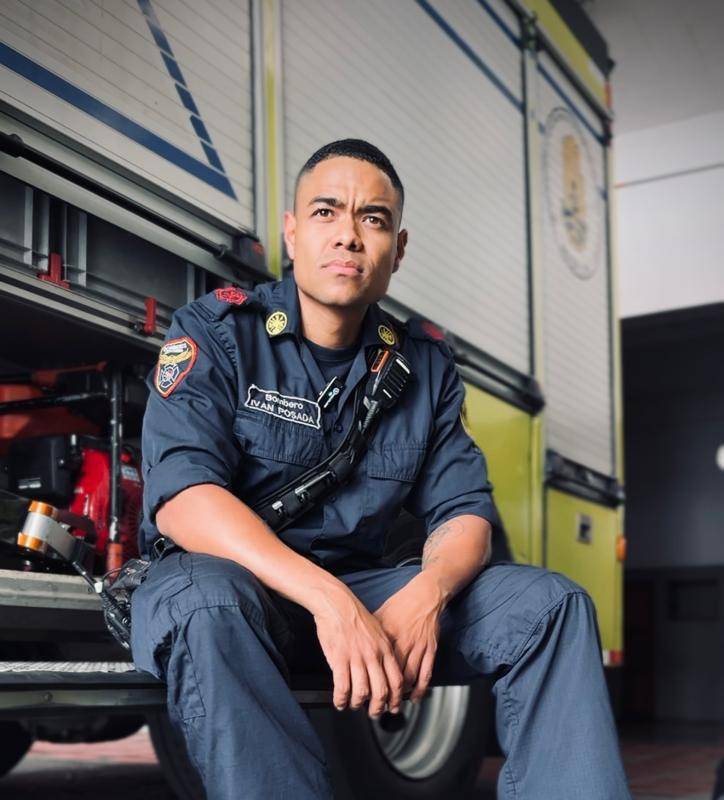 Medellín de luto por muerte de bombero Iván Darío Posada Gómez en incendio en La Toscana. FOTO: Fico Gutiérrez.