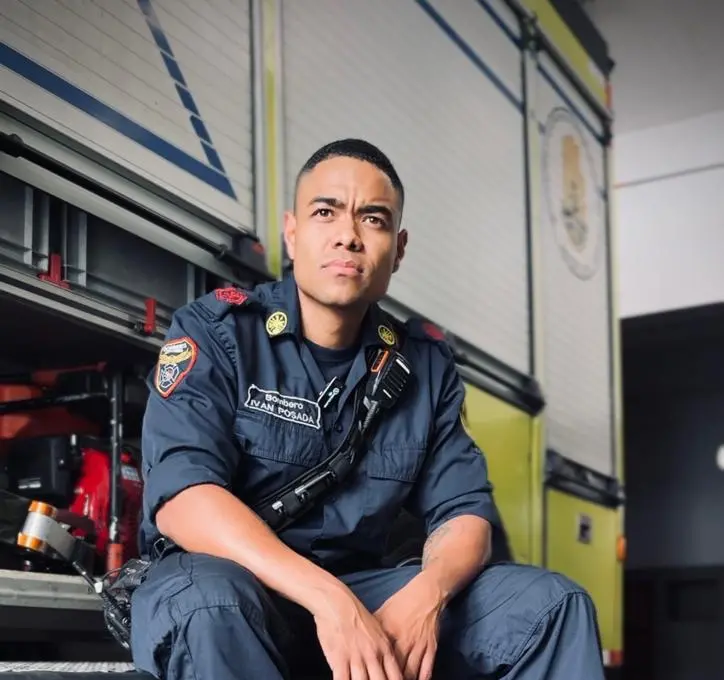 Medellín de luto por muerte de bombero Iván Darío Posada Gómez en incendio en La Toscana. FOTO: Fico Gutiérrez.