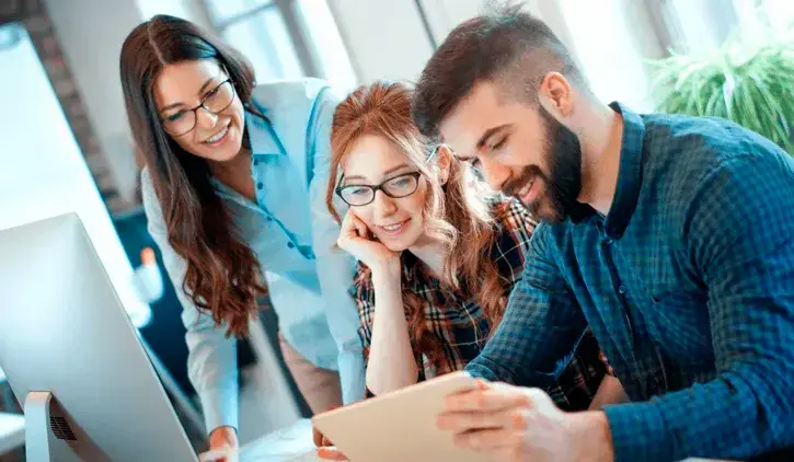 Profesionales y técnicos pueden postularse en línea para trabajar con Recurso Humano Positivo. FOTO: GETTY