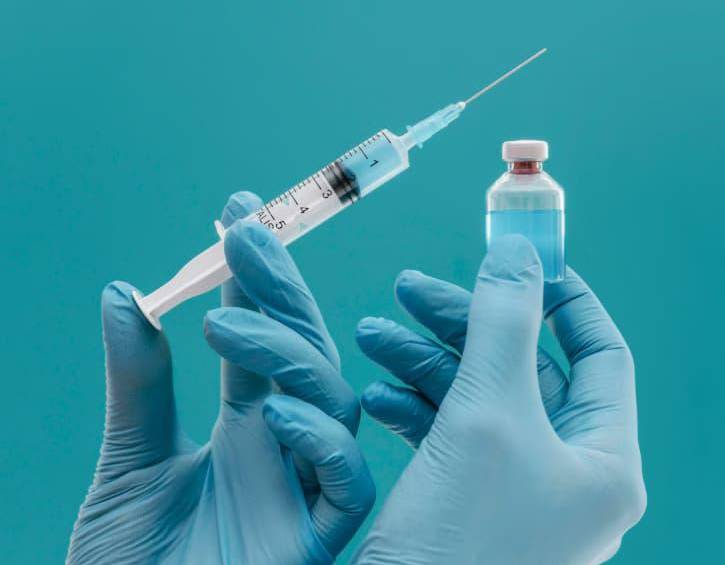 El auge de medicamentos para bajar de peso también ha impulsado la comercialización informal de sustancias sin registro sanitario a través de redes sociales. FOTO: Magnific.