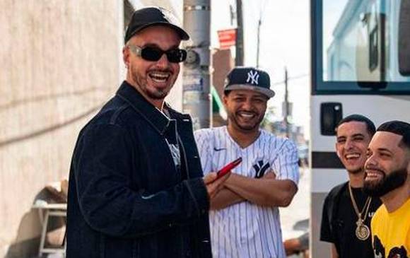 J Balvin junto al fallecido productor Flow La Movie. FOTO TOMADA DE INSTAGRAM @jbalvin