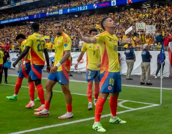 El técnico Néstor Lorenzo tiene un grupo base de jugadores que llevará al Mundial, pero la lista de posibilidades es amplia y podría armar hasta cinco nóminas competitivas. FOTO JUAN ANTONIO SÁNCHEZ