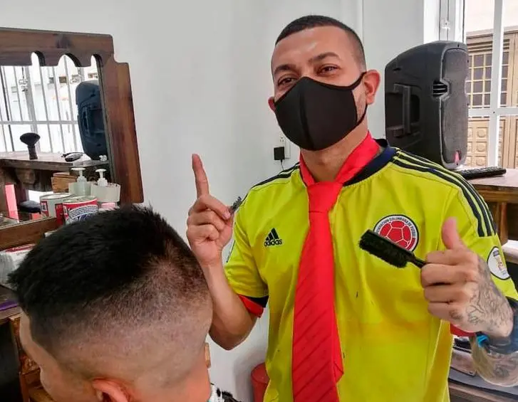 La pasada vida de peluquero del ‘Costeño’, el hombre buscado por el atentado contra Miguel Uribe