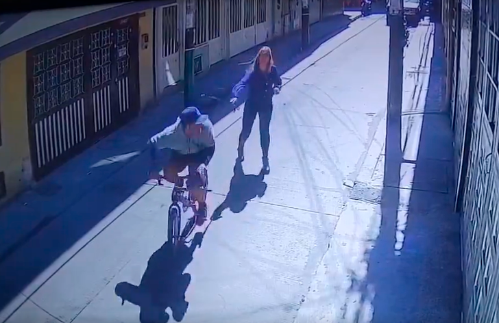 Video Los Reprendió A Juetazos Víctima De Robo En Bogotá Persiguió A