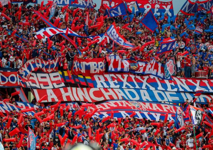 La hinchada escarlata, como siempre, respondió llenando el estadio. Asistieron 42.910 espectadores. FOTO Manuel Saldarriaga 