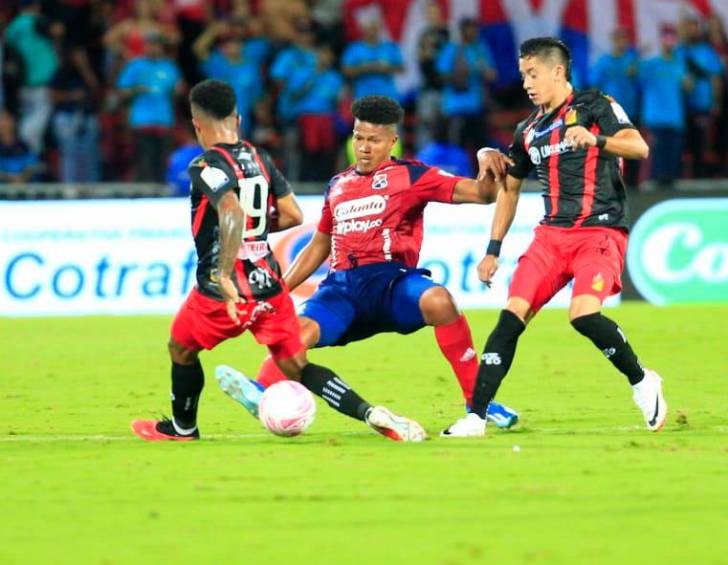 Así se veía el Medellín y el Deportivo Pereira en la primera mitad del partido. FOTO CAMILO SUÁREZ