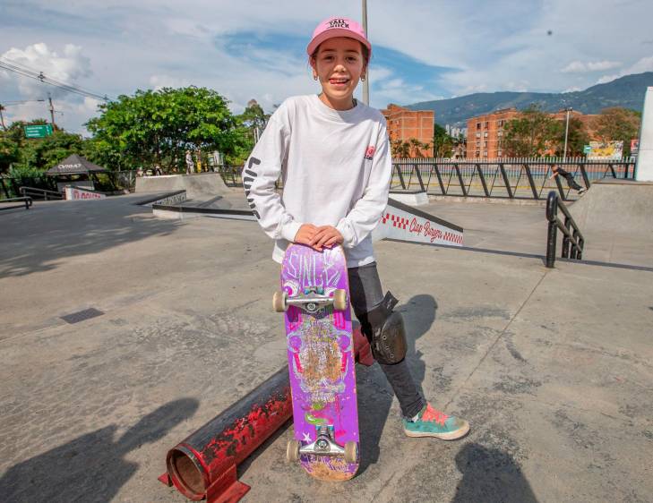 Helena realiza sus entrenamientos en el Park Skate de Envigado. FOTO ESNEYDER GUTIÉRREZ.