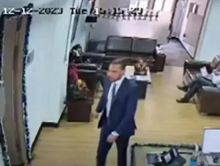 Jaime Ramírez Cobo visitó al entonces ministro de Hacienda, Ricardo Bonilla, en el marco de las gestiones del escándalo de la UNGRD. Así quedó registrado en videos. Foto: tomada de video