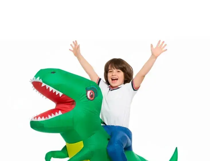 Dinosaurios, tiburones y astronautas inflables, la tendencia de disfraces que más llama la atención. FOTO Exito
