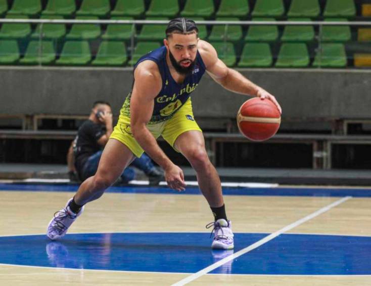 El barranquillero Romario Roque, quien se radicó desde hace varios años en Medellín yjugó con el quinteto local, es la figura de Caribbean Coffe, el equipo que juega en Armenia y está en la final de la liga. FOTO MANUEL SALDARRIAGA 