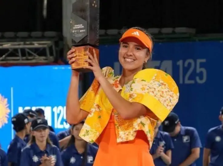 Con este título, María Camila Osorio ascendió del puesto 84 al 80 del ranking mundial de la WTA, asegurando su permanencia en el Top 100 del circuito femenino. FOTO: MinDeportes.