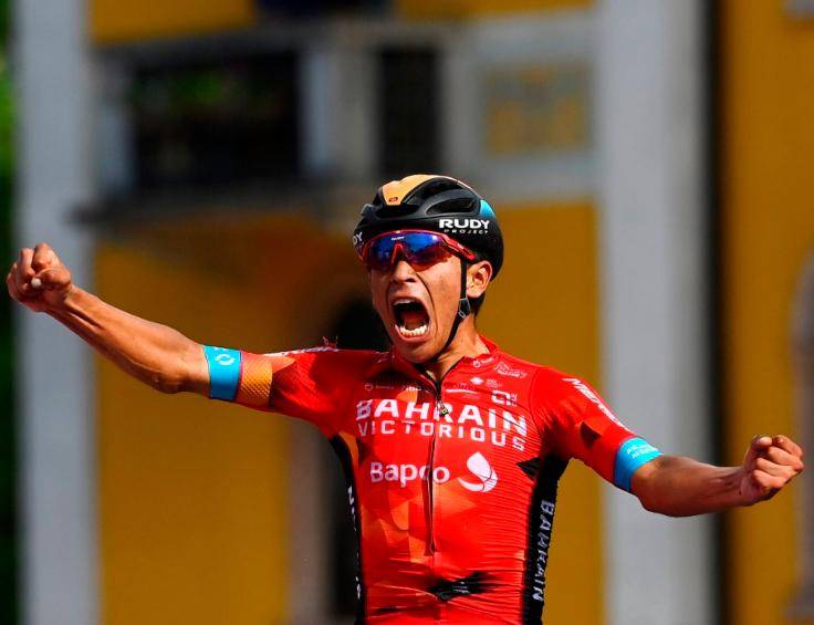 Santiago Buitrago no ocultó la emoción que le significó el triunfo en la etapa 17. FOTO: GETTY