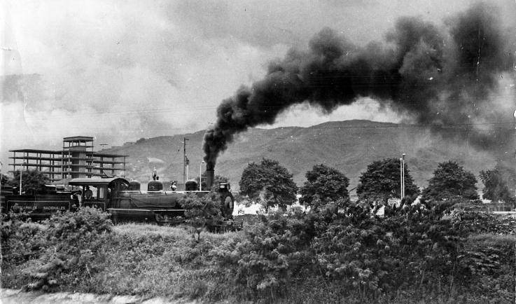 Ferrocarril de Antioquia cruzando parte del centro de la ciudad. FOTO: EL COLOMBIANO