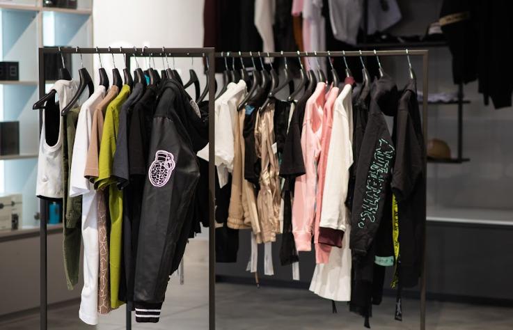 Diseño local, impacto global: las marcas paisas como Clemont y Blow Up están revolucionando el lujo colombiano con identidad, sostenibilidad y mucho estilo. FOTO: Cortesía.
