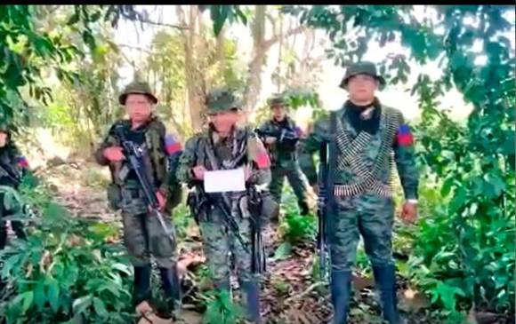 Las disidencias del frente 28 están en guerra con el Eln en Arauca. FOTO: Tomada del video. 