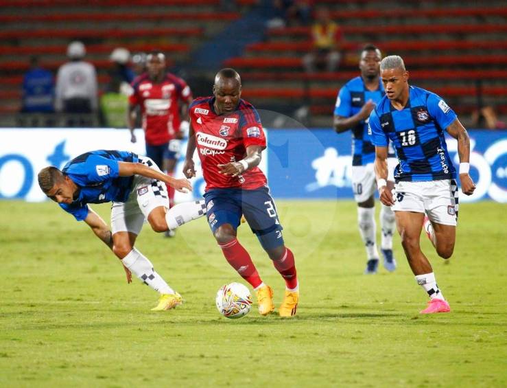 Émerson Batalla es titular con el cuadro rojo para el duelo ante Chicó en el Atanasio Girardot. FOTO CAMILO SUÁREZ