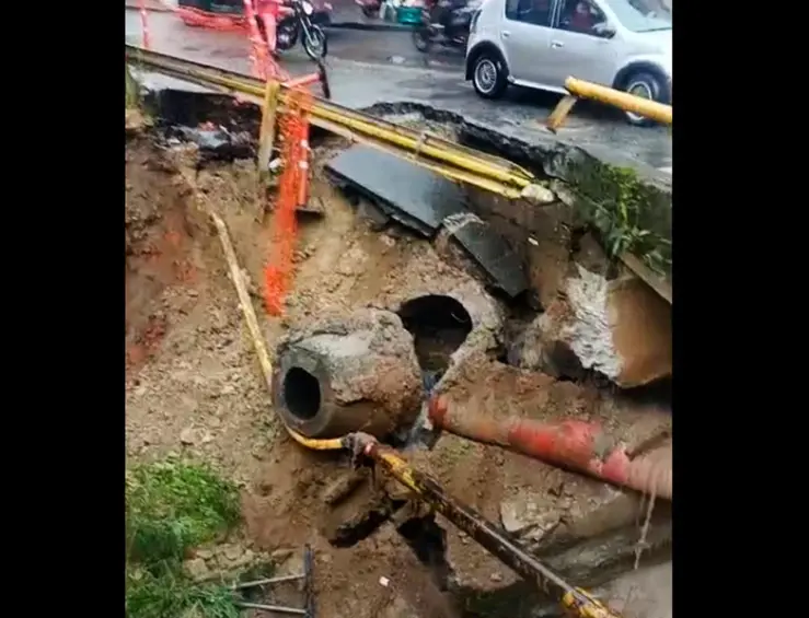 Al parecer, este sería el daño que hay en el alcantarillado. FOTO: Cortesía Denuncias Antioquia