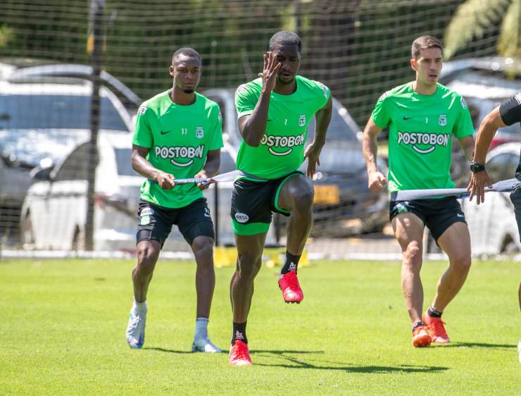 Cada vez que Juan Felipe Aguirre (derecha) ha jugado de titular con Nacional (4 en Liga y 1 en Superliga), el equipo verde no ha perdido (3 victorias y dos empates). FOTO Juan Antonio Sánchez