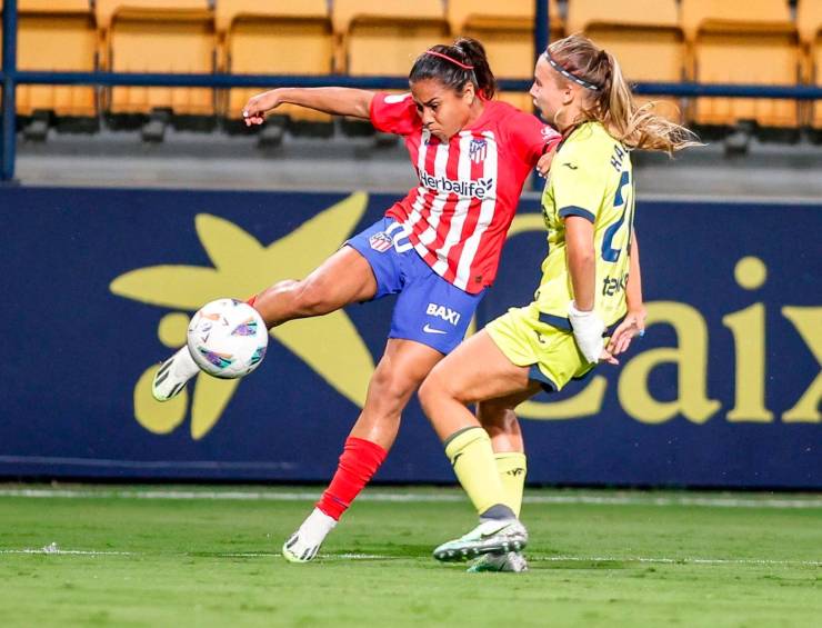 La colombiana Leicy Santos se reportó en la victoria del Atlético de Madrid ante el Villarreal por la Liga Española de fútbol. FOTO TOMADA @LEICYSANTOS10