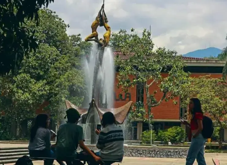 La universidad termina el año con el anuncio de que no les podrá pagar a todos sus empleados y proveedores. FOTO MANUEL SALDARRIAGA