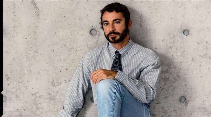 Este es Dario Vitale, el nuevo diseñador italiano que estará al frente de Emporio Armani. FOTO: Tomada de redes sociales.